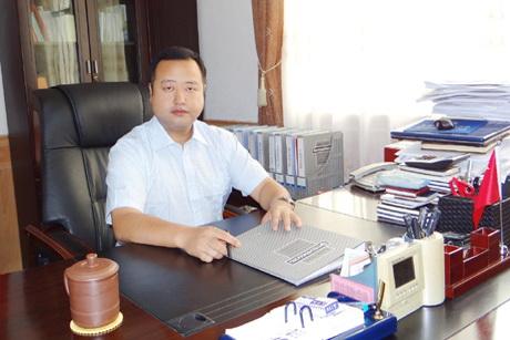 芙蓉镇党委书记 肖小军 芙蓉镇党委副书记,镇长 郭志佳