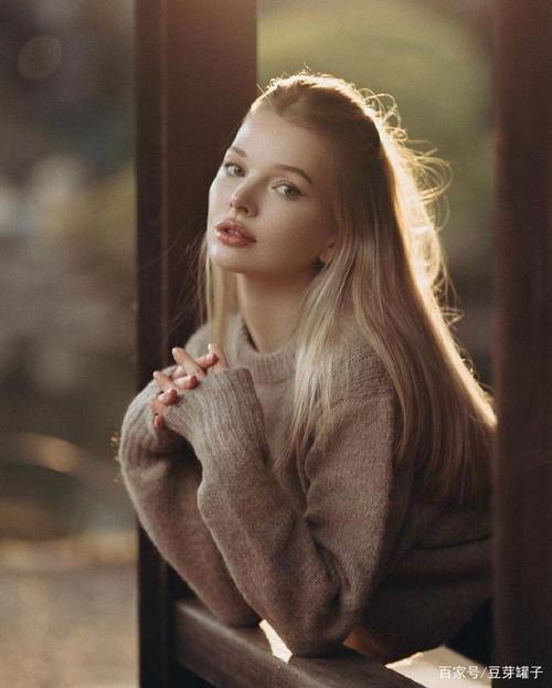 瑞典精灵女孩ninjacatgirl外形清纯身材高挑美唇性感