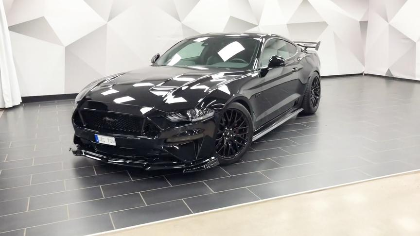 真正的肌肉跑车实拍福特野马gt