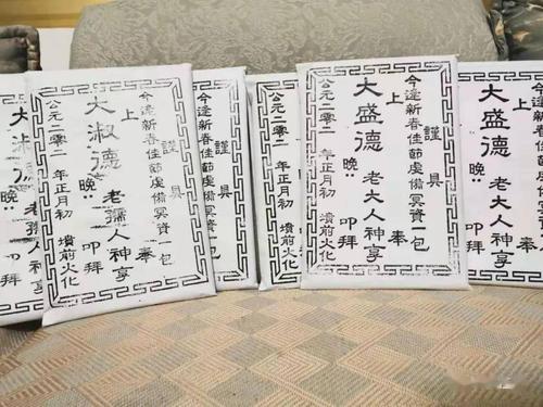 西和各位亲,会封包纸吗?这里有人帮您