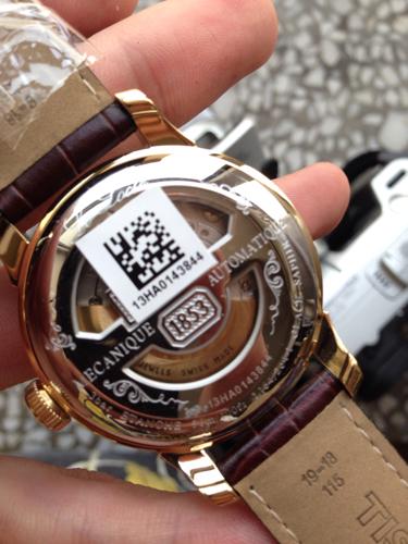 天梭力洛克系列金色手表求专业解答,帮看真假.