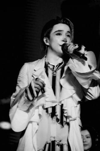 joker薛之谦麦田音乐节嗨唱全场帅气满分的晚安自拍永远不会缺席