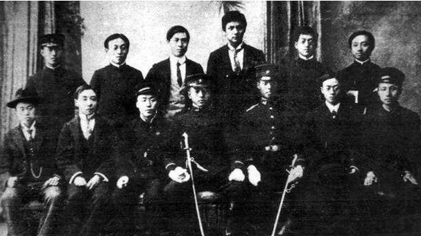 1895年甲午战争清政府战败后陈天华等留学生前往日本学习
