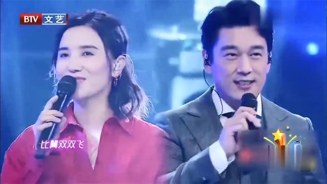 跨界歌王宋佳王耀庆同台演唱花好月圆夜听完真是受不了