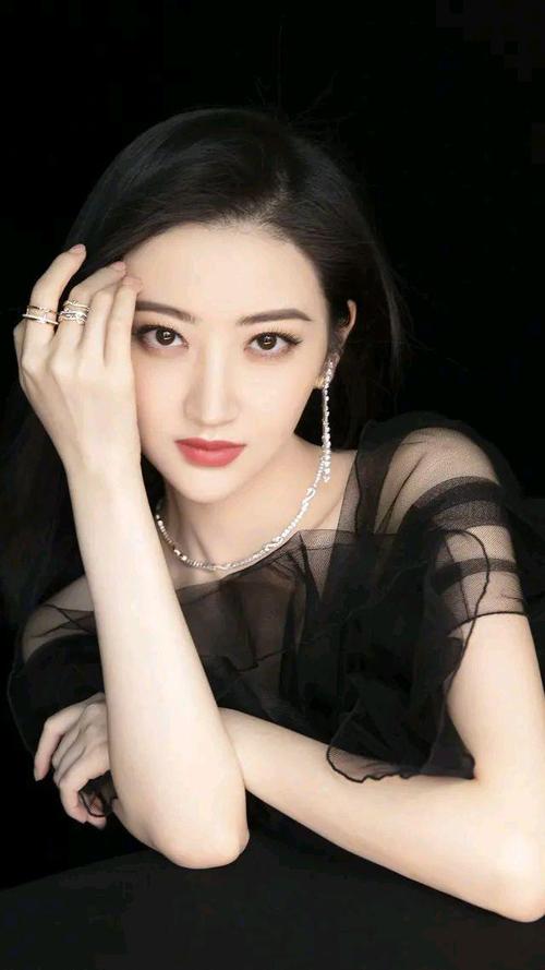 没想到景甜不仅容貌精致漂亮,身材也很性感,真让人