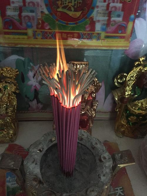 今天烧香香灰这样什么意思呢