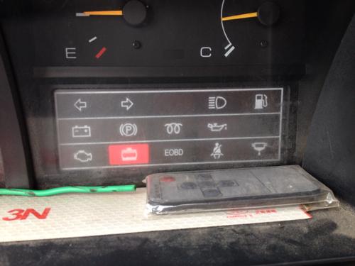 江铃顺达 仪表盘出现这个红色灯亮是什么情况?以前没有,最近才有的.