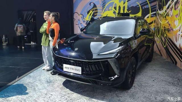 风行t5 evo 外观的风格给人眼前一亮的感觉