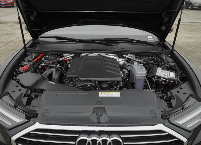 奥迪a6l和大众新辉昂哪个好空悬纵置发动机让60万的奥迪自愧不如