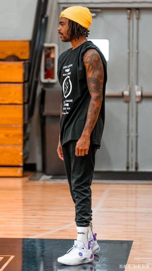 拉塞尔训练穿搭:毛线帽 cba球裤,两双韦德之道全城8新