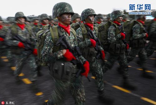 菲律宾举行阅兵庆祝建军82周年 总统杜特尔特出席
