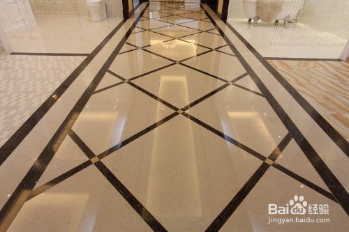 生活/家居 家具装修 > 装修4 菱形铺贴法        与墙边成45度角铺贴