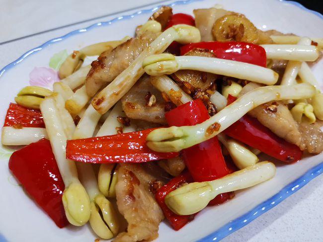不常见的花生芽和它一起炒制味道绝了经济实惠美味下饭