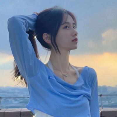 风女女生头像霸气生头像 现在月亮安好  星星慢慢发光 qq头像-第1张