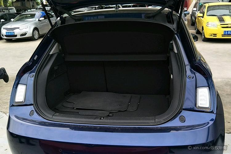 奥迪a1(进口)后备箱
