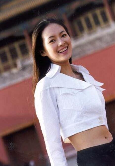 章子怡年轻时有多美?前凸后翘尽显"蚂蚁腰",玉女形象十足