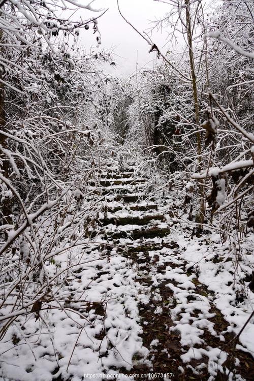 耿达黄草坪的冰雪世界