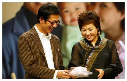 演员史可:前夫娶主持人李静,自己二婚嫁外国富豪,跨国