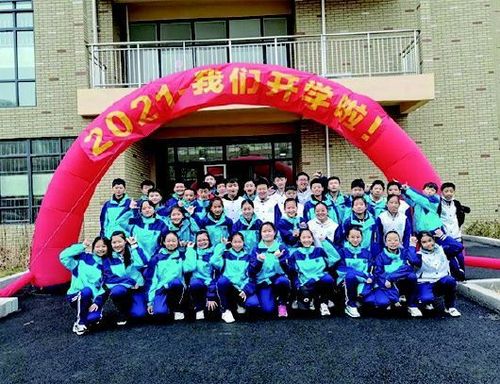 新校启用 新都心教育在崛起——青岛市北中学500余名学生搬入新校区