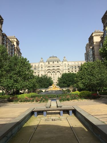 北京珠江帝景全欧建筑风格,正大门广场大金马,金碧辉煌