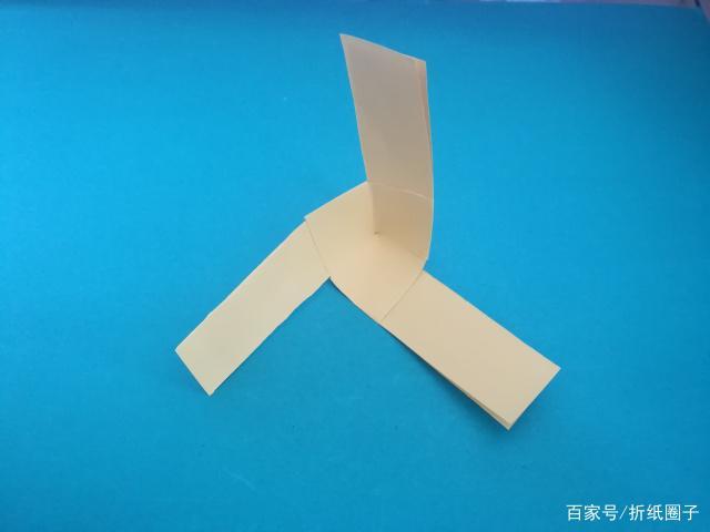 折纸圈子:教你用折纸折叠一款骰子,简单有趣!