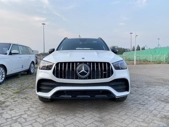 外观方面:奔驰amg g(配置|询价)le53采用amg垂瀑式赛车格栅 amg gle