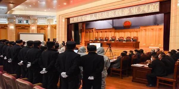 横行乡里欺压百姓 辽宁鞍山樊某某等19名被告人涉黑案