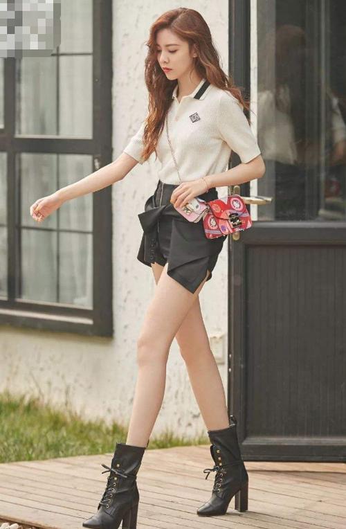 穿搭小能手宋妍霏分手后抹眼泪脱妆后皮肤状态依旧抗打