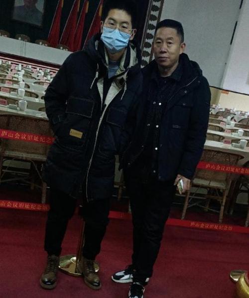 了孙卓孙海洋游玩的合照,也算是跟粉丝们一起分享一下卓卓的最新动态