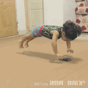 俯卧撑简直太简单嘛!看我的玻璃杯