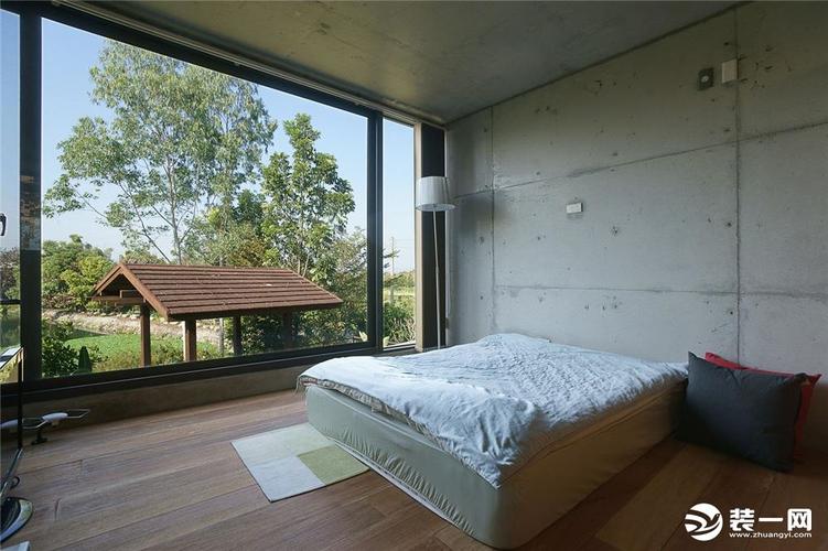 卧室落地窗图片