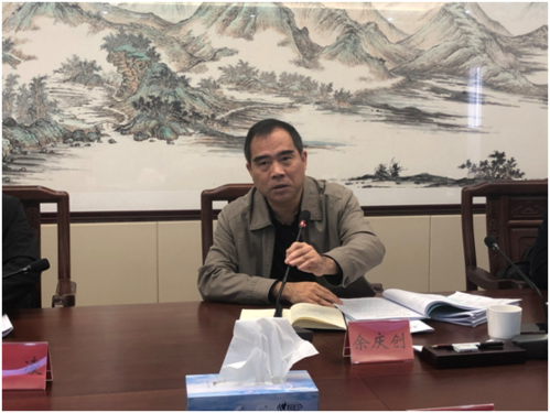 (县委书记余庆创作徊话)