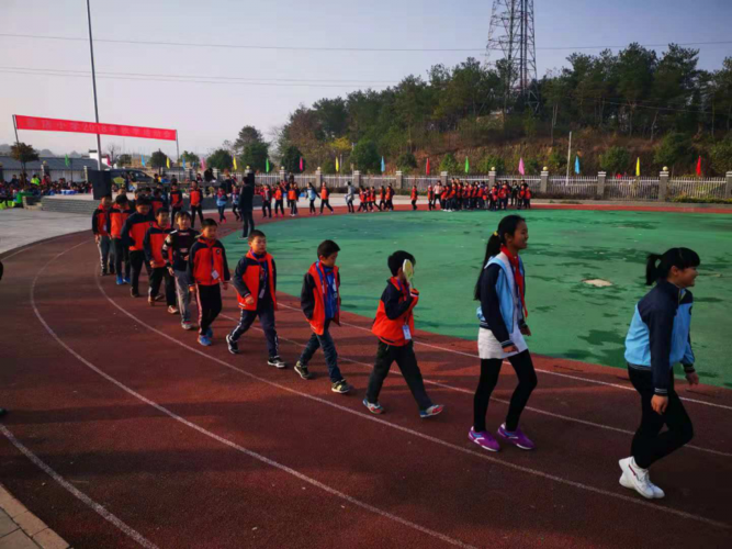2018年11月23日,迎着深秋温暖的阳光,蔡店小学小学秋季运动会在学校