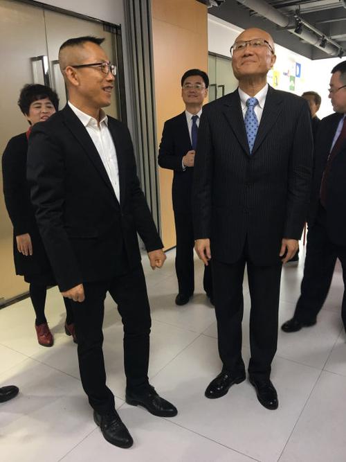 安利中国副总裁张明德先生莅临康君商学院