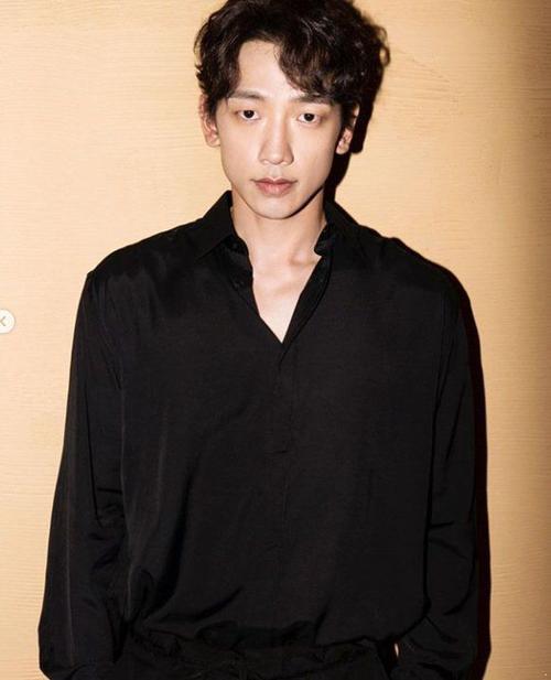 rain40岁庆生照片曝光 造型随意状态极佳