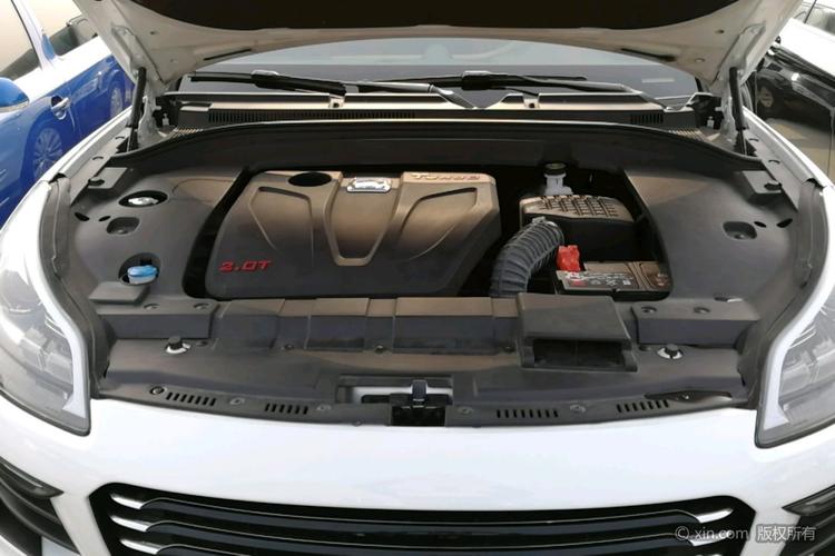 众泰sr9发动机舱