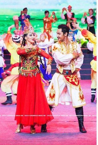 艾力联袂授课,新疆舞～男女对跳周末集训班开始报名