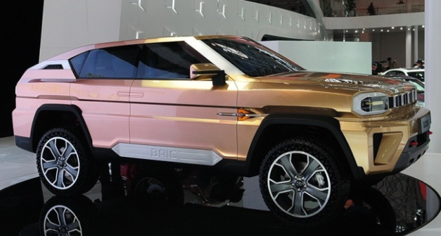 一身硬派的"野味"展现在了人们的面前,不得不说,bj100给人的第一眼