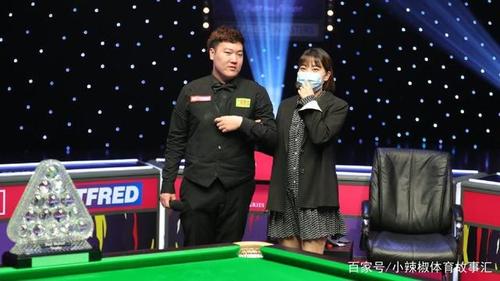 斩获200万奖金漂亮女友一同庆祝,00后颜丙涛年轻有为