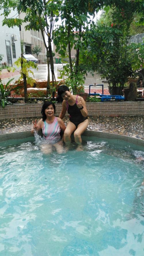 新丰梅坑农家温泉,温馨舒适.蓝天朋友们快乐度假