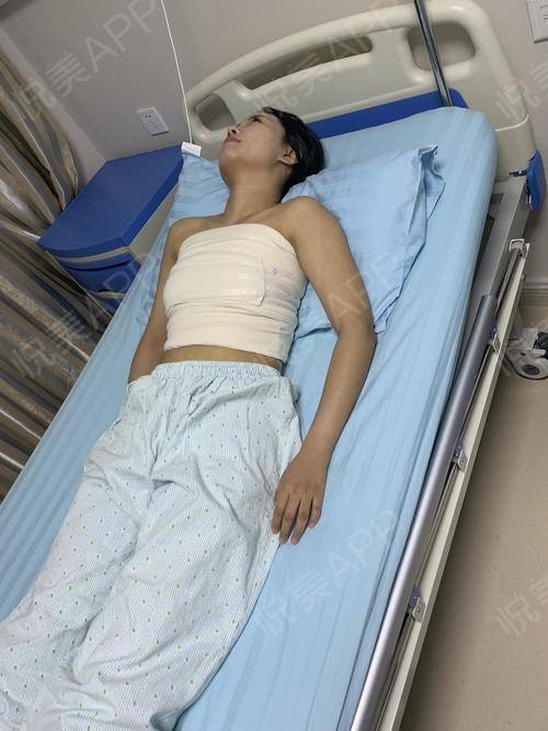隆胸术后5天_自体脂肪术后5天_胸部整形术后5天_那借口太美分享图片10