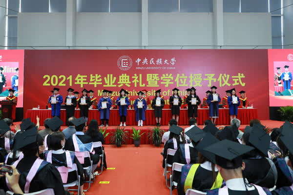 2021年,我校共有220名毕业生被评选为北京市优秀毕业生,334名毕业