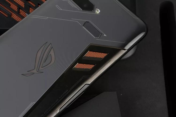 对待玩游戏这件事rogphone是认真的