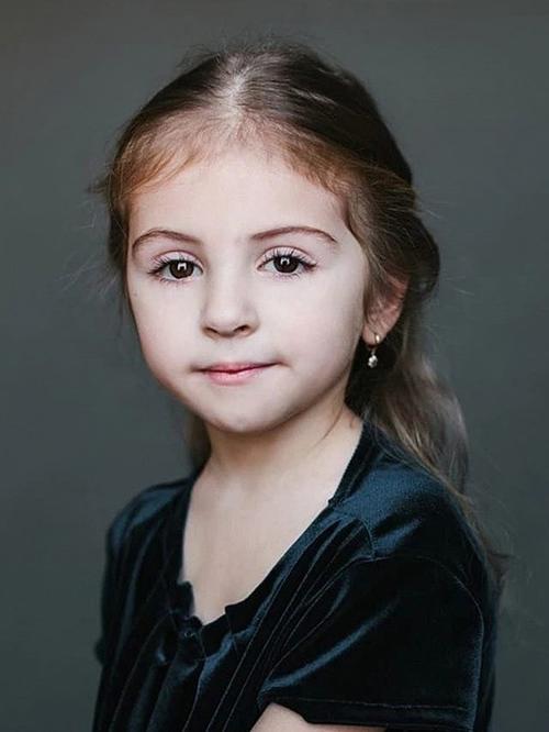 5.父亲:韩国 母亲:俄罗斯,乌克兰和犹太血统