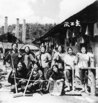 > 正文  1973年5月,长沙市成立支援三线建设指挥部,组织数千应届初