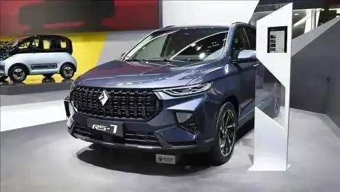 五菱又出"狠货",车长近5米,空间不输汉兰达,落地不足10万_搜狐汽车