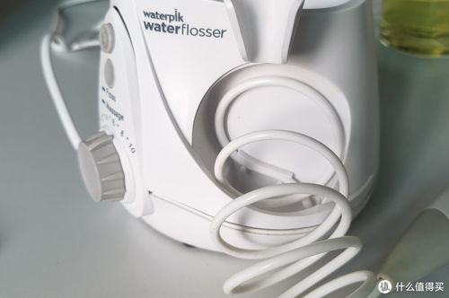 >冲牙器>waterpik/洁碧冲牙器>文章详情> 把手柄和软管从外壳中穿过去