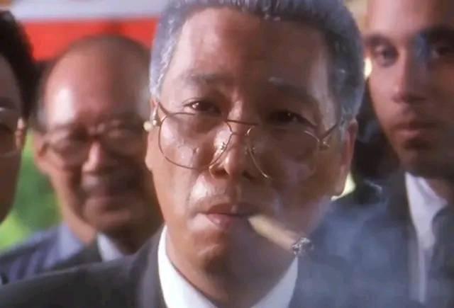 吴孟达的演技有多好?《食神》里的他光一个眼神就让人不寒而栗.