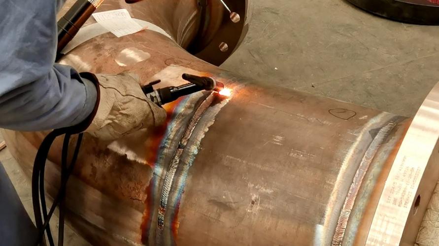 铜镍管道焊接师傅眼中的黄金管道工资一天600很轻松