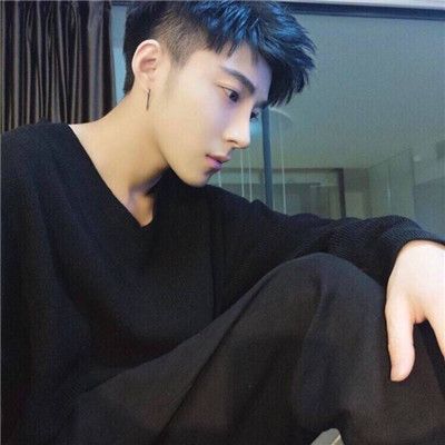 最新2019超拽霸气男生炫酷头像大全 你住惯了旅店我怎么给你家